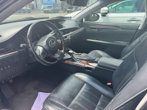 Used 2016 Lexus ES 350 w/ Luxury Package w/Wood Trim FWD image 3