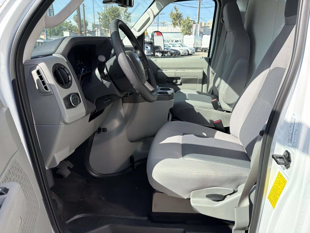 New 2027 Ford E-450 and Econoline 450 Super Duty w/ Interior Upgrade Package RWD image 30