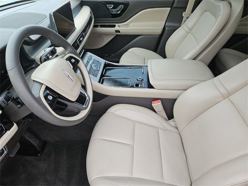 Used 2023 Lincoln Aviator 2WD w/ Premium Package image 13