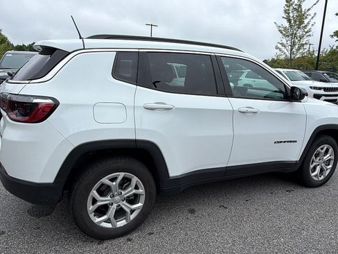 Used 2024 Jeep Compass Latitude AWD/4WD image 8