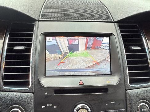 Used 2016 Ford Taurus Limited image 30