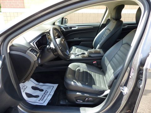 Used 2018 Ford Fusion SE w/ Fusion SE Technology Package FWD image 23