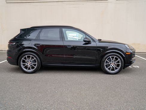 Certified 2026 Porsche Cayenne AWD/4WD image 8