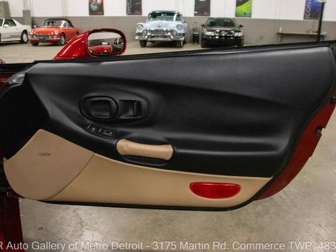 Used 1999 Chevrolet Corvette Coupe w/ Memory Pkg image 33