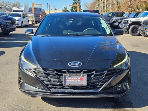 Used 2022 Hyundai Elantra SE w/ Cargo Package image 2