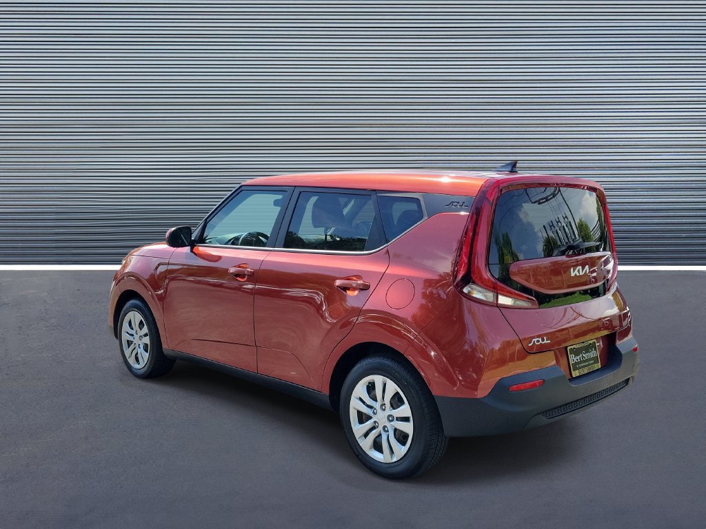 Used 2022 Kia Soul LX FWD image 4