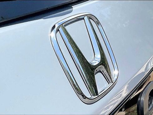 Used 2025 Honda Pilot Black Edition image 16