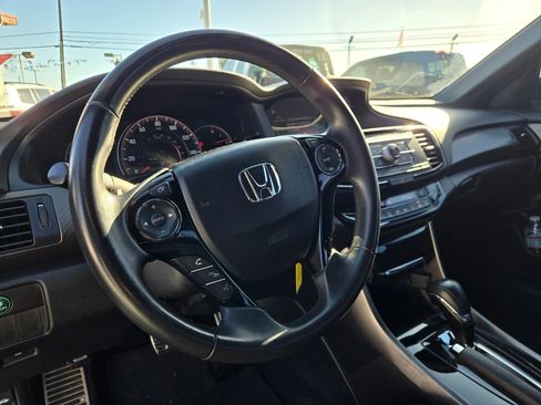 Used 2017 Honda Accord Sport image 11