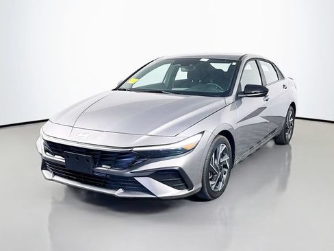 Used 2025 Hyundai Elantra Sport FWD image 2