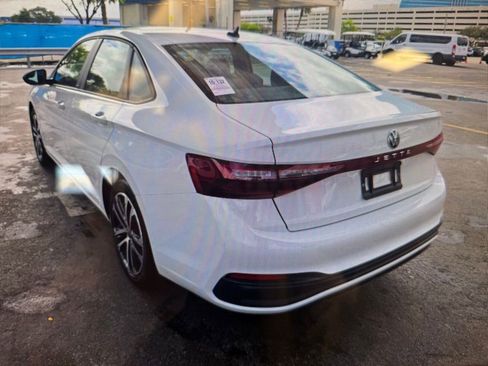 Used 2025 Volkswagen Jetta Sport image 3