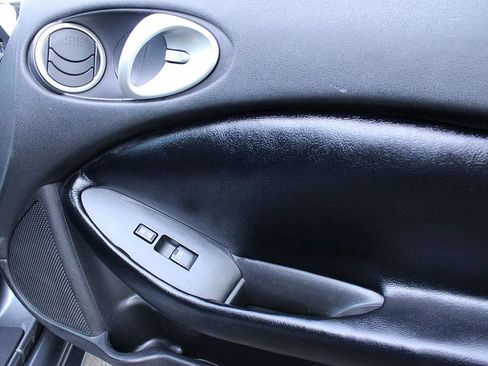 Used 2014 Nissan 370Z Coupe image 18