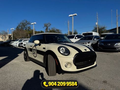 Used 2019 MINI Cooper 2-Door Hardtop w/ Signature Upholstery Package FWD image 2