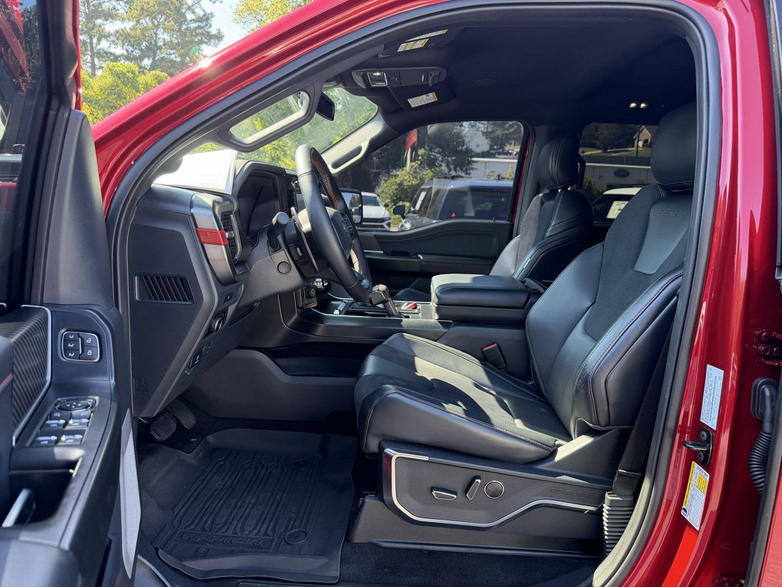 Used 2025 Ford F150 Raptor AWD/4WD image 11