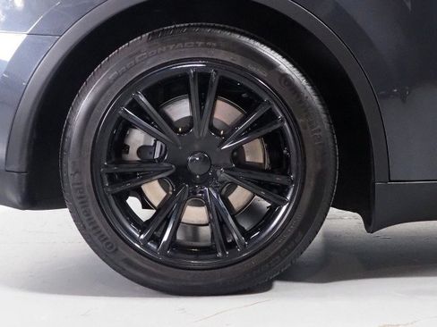 Used 2024 Tesla Model Y 2WD image 45