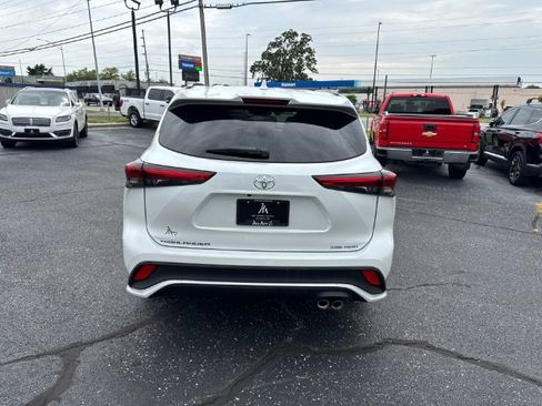 Used 2023 Toyota Highlander XSE AWD/4WD image 6