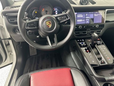 Certified 2022 Porsche Macan S image 18