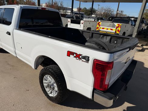 Used 2019 Ford F250 XLT w/ XLT Value Package image 11