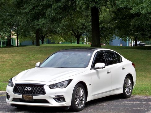 Used 2018 INFINITI Q50 Luxe w/ Cargo Package (L95) image 2
