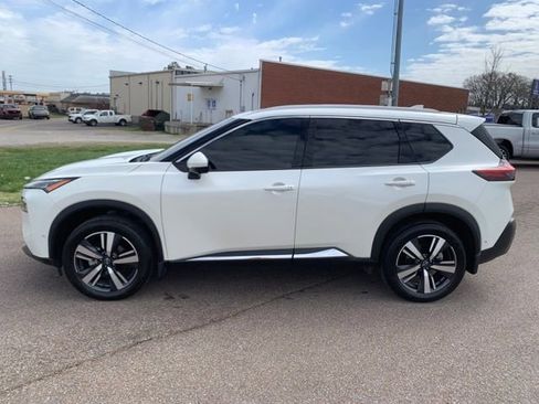 Used 2023 Nissan Rogue SL w/ SL Premium Package image 4