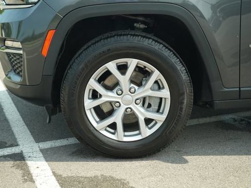 Used 2022 Jeep Grand Cherokee Limited AWD/4WD image 11