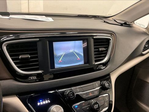 Used 2021 Chrysler Voyager Lxi image 20