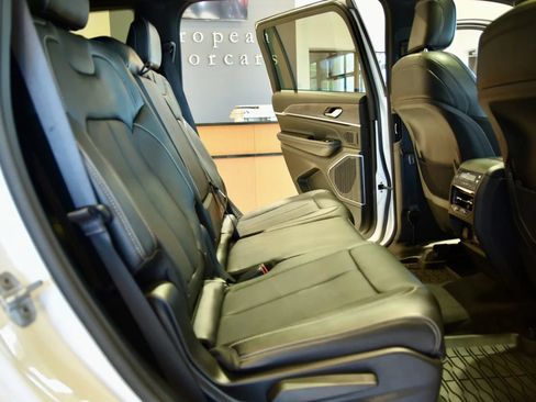 Used 2023 Jeep Grand Cherokee L Overland AWD/4WD image 28