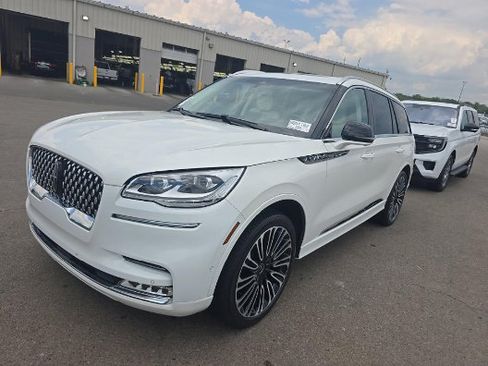 Used 2023 Lincoln Aviator Black Label w/ Class IV Trailer Tow Package AWD/4WD image 1