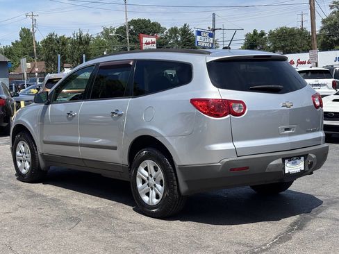 Used 2010 Chevrolet Traverse LS FWD image 6