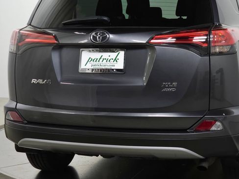Used 2018 Toyota RAV4 XLE AWD/4WD image 10