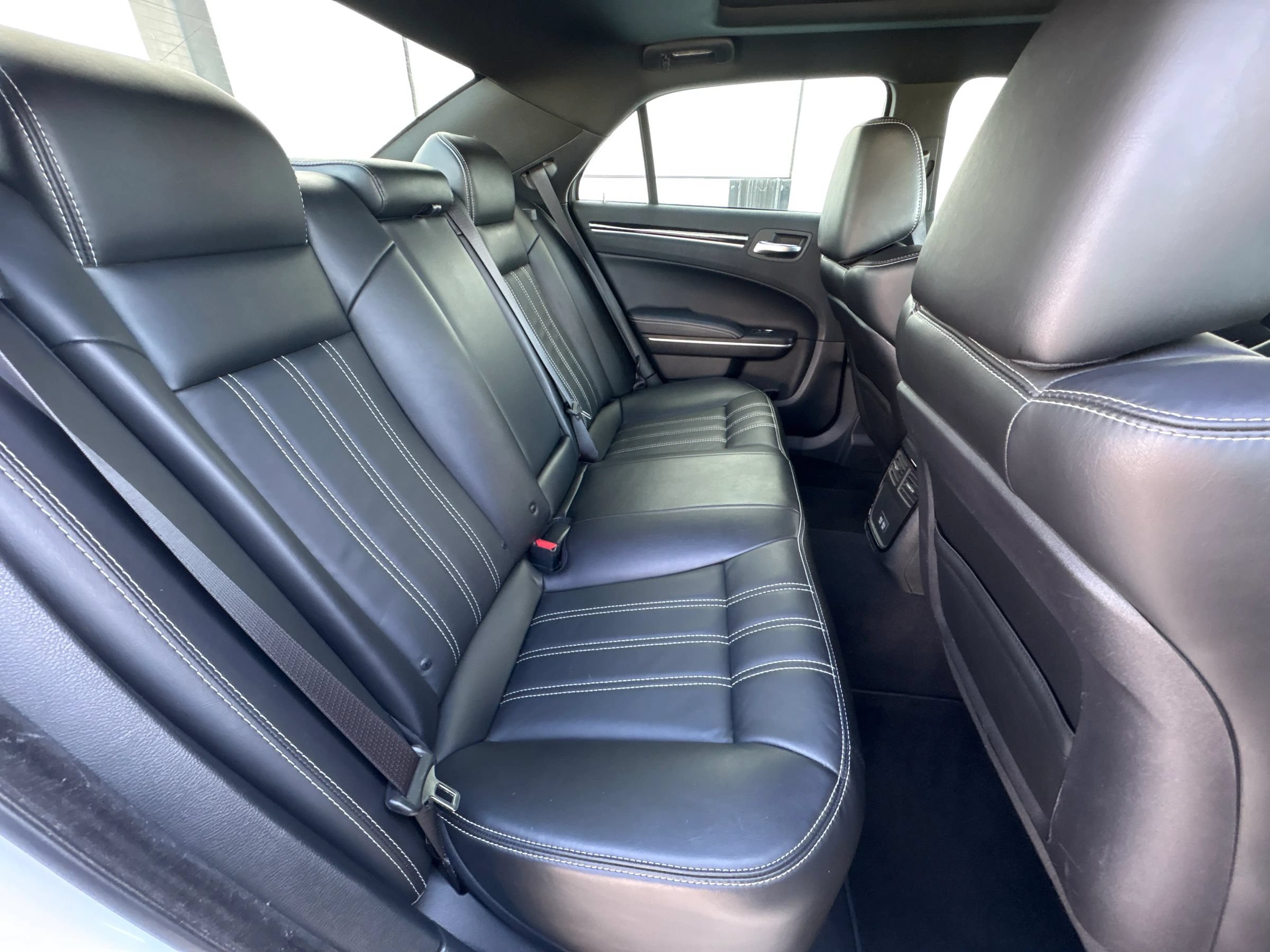 Used 2019 Chrysler 300 S RWD image 40