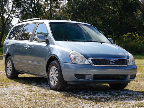 Used 2012 Kia Sedona LX image 15