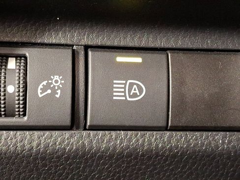 Used 2024 Toyota RAV4 LE AWD/4WD image 22