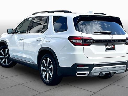 Used 2025 Honda Pilot Touring image 12