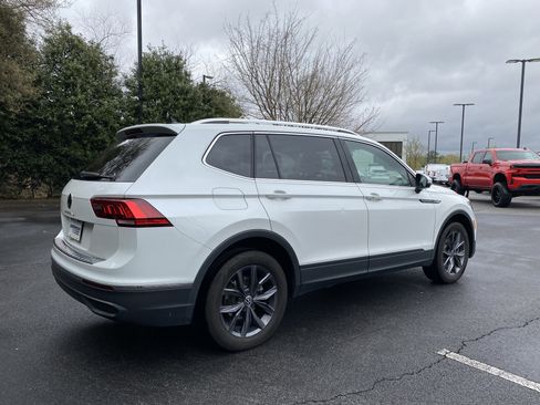 Used 2023 Volkswagen Tiguan SE image 9