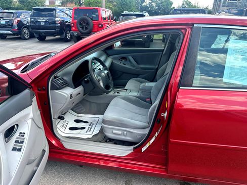 Used 2011 Toyota Camry LE image 16