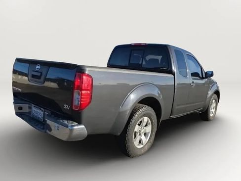 Used 2013 Nissan Frontier SV RWD image 2