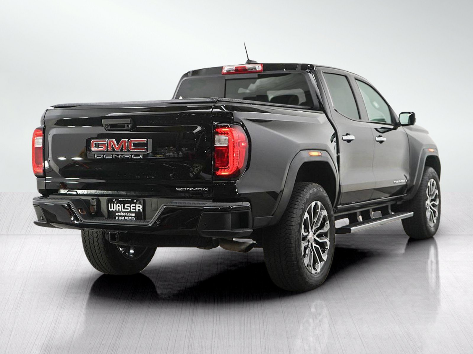 Used 2024 GMC Canyon Denali AWD/4WD image 6