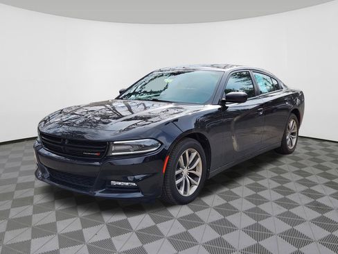 Used 2015 Dodge Charger SXT w/ Plus Group image 2