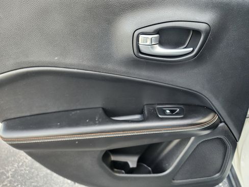 Used 2019 Jeep Compass Sport w/ Cold Weather Group FWD image 17