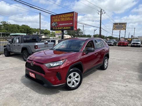 Used 2019 Toyota RAV4 LE image 1