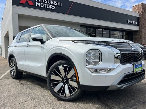 New 2026 Mitsubishi Outlander SE image 2