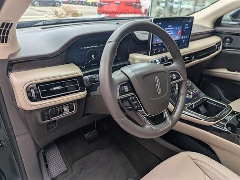 Used 2023 Lincoln Nautilus Reserve w/ Luxury Package image 10