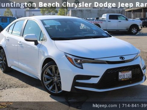 Used 2025 Toyota Corolla SE image 1