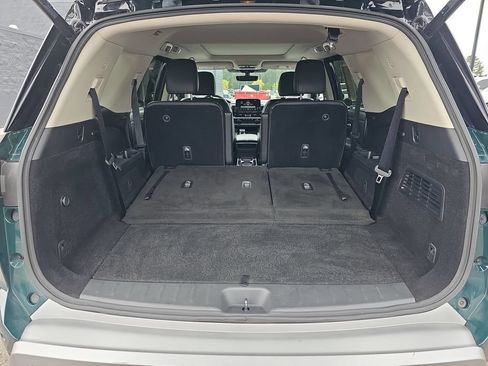 Used 2025 Nissan Pathfinder SL w/ SL Premium Package FWD image 18