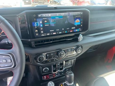Used 2024 Jeep Gladiator Rubicon w/ Convenience Group AWD/4WD image 12