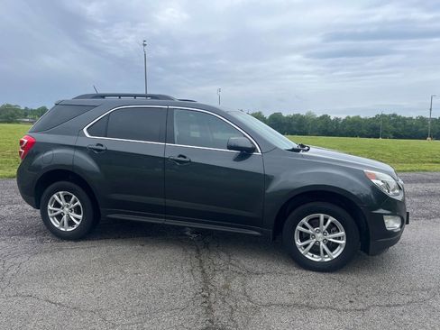 Used 2017 Chevrolet Equinox LT w/ Convenience Package AWD/4WD image 4