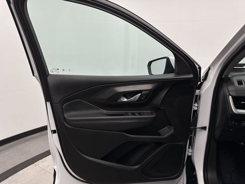 Used 2022 GMC Terrain SLE image 9