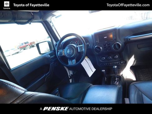 Used 2018 Jeep Wrangler Unlimited Sahara image 6