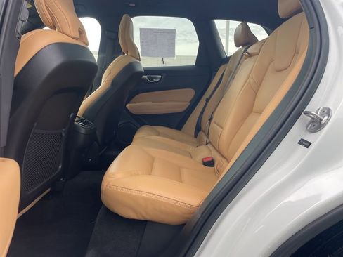 Certified 2023 Volvo XC60 B5 Ultimate w/ Climate Package image 18