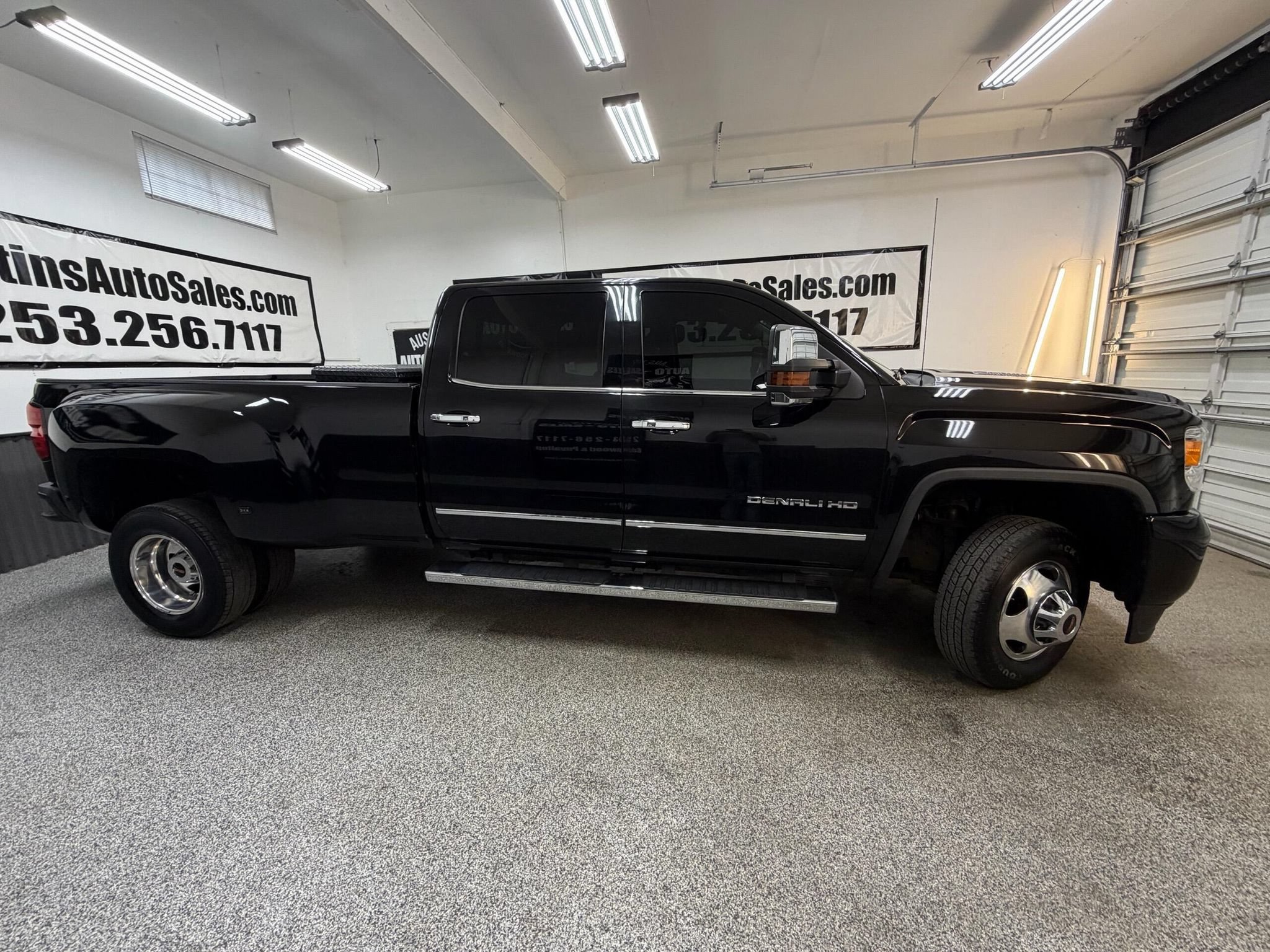Used 2016 GMC Sierra 3500 Denali w/ Driver Alert Package AWD/4WD image 2